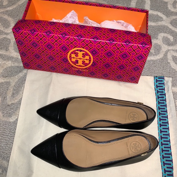 Tory Burch Pointed Flats (Black, Size 7.5) - Picture 2 of 7